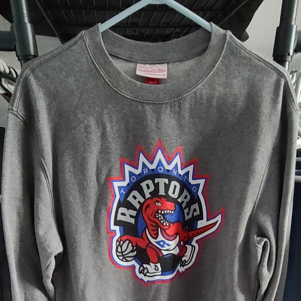 Mitchell & Ness Raptors Crewneck, Large, Grey
